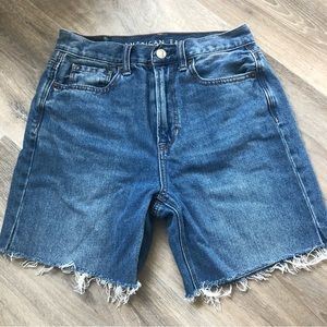 CLEARANCE✨ AE Mom Jean Cut Off Denim Shorts with Raw Hem
